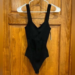 NWT Abercrombie & Fitch Elevated Knit V-Neck Bodysuit size small in black